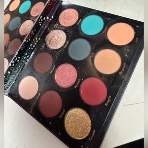 Salvaje palette. Collaboration with Becky g.